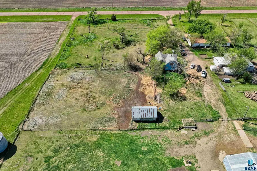 44654 261st St, Canistota, SD 57012 - #3