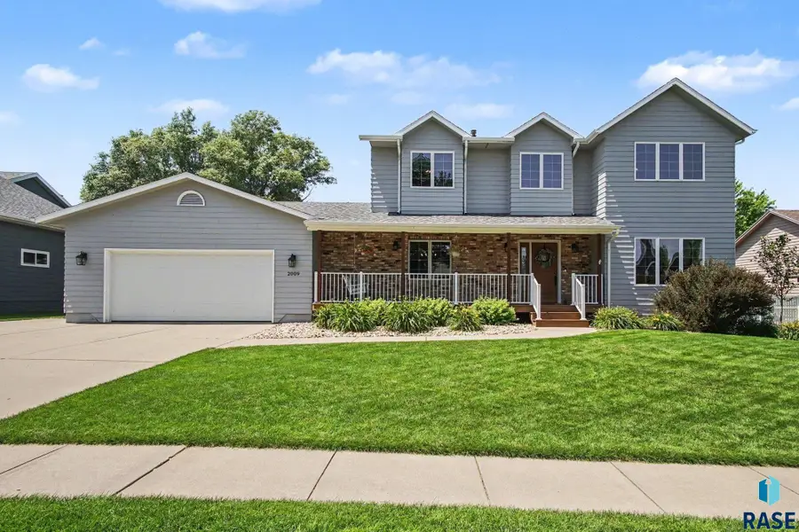 2009 S Oxford Ave, Sioux Falls, SD 57106 - #2