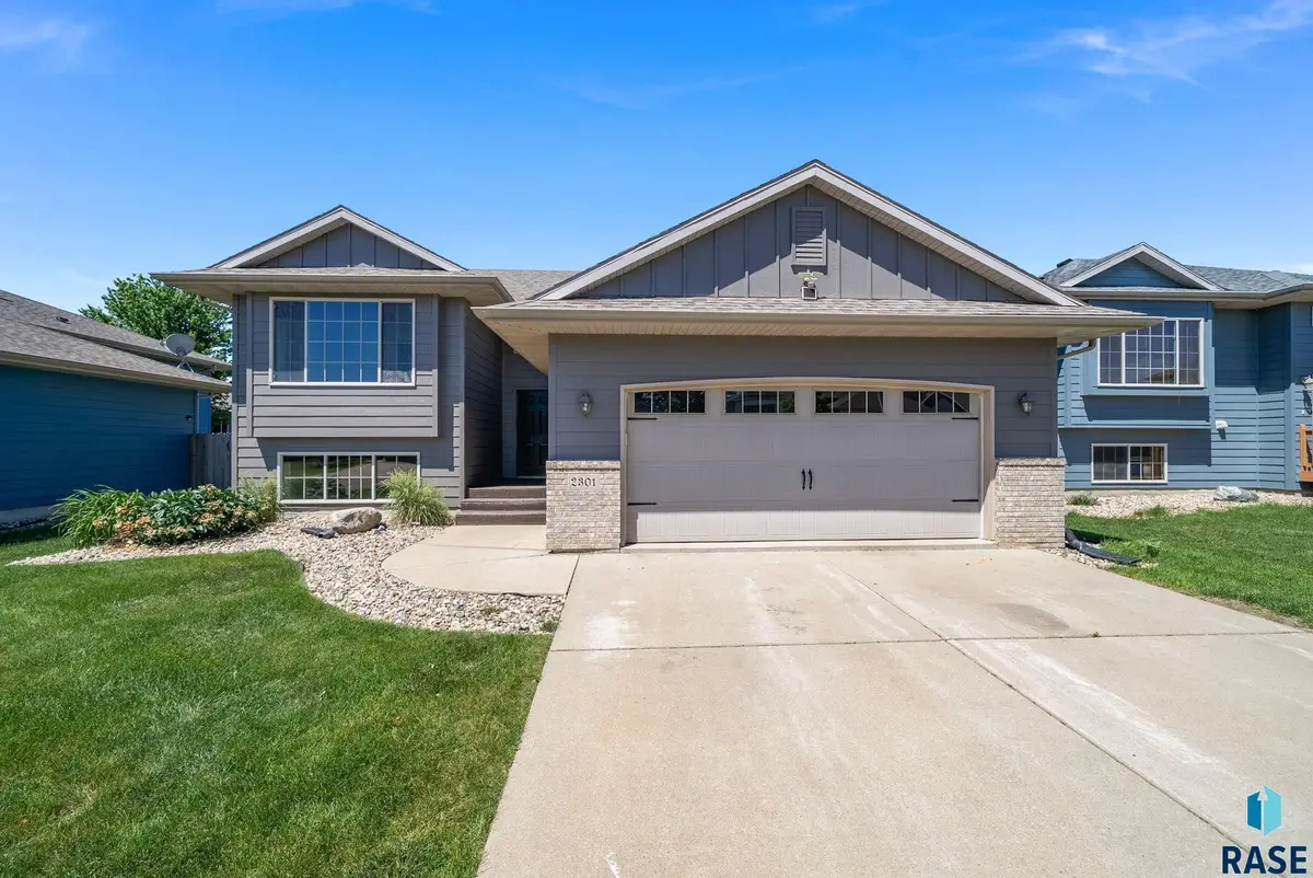 2301 S Ollerich Ave, Sioux Falls, SD 57106 - #1