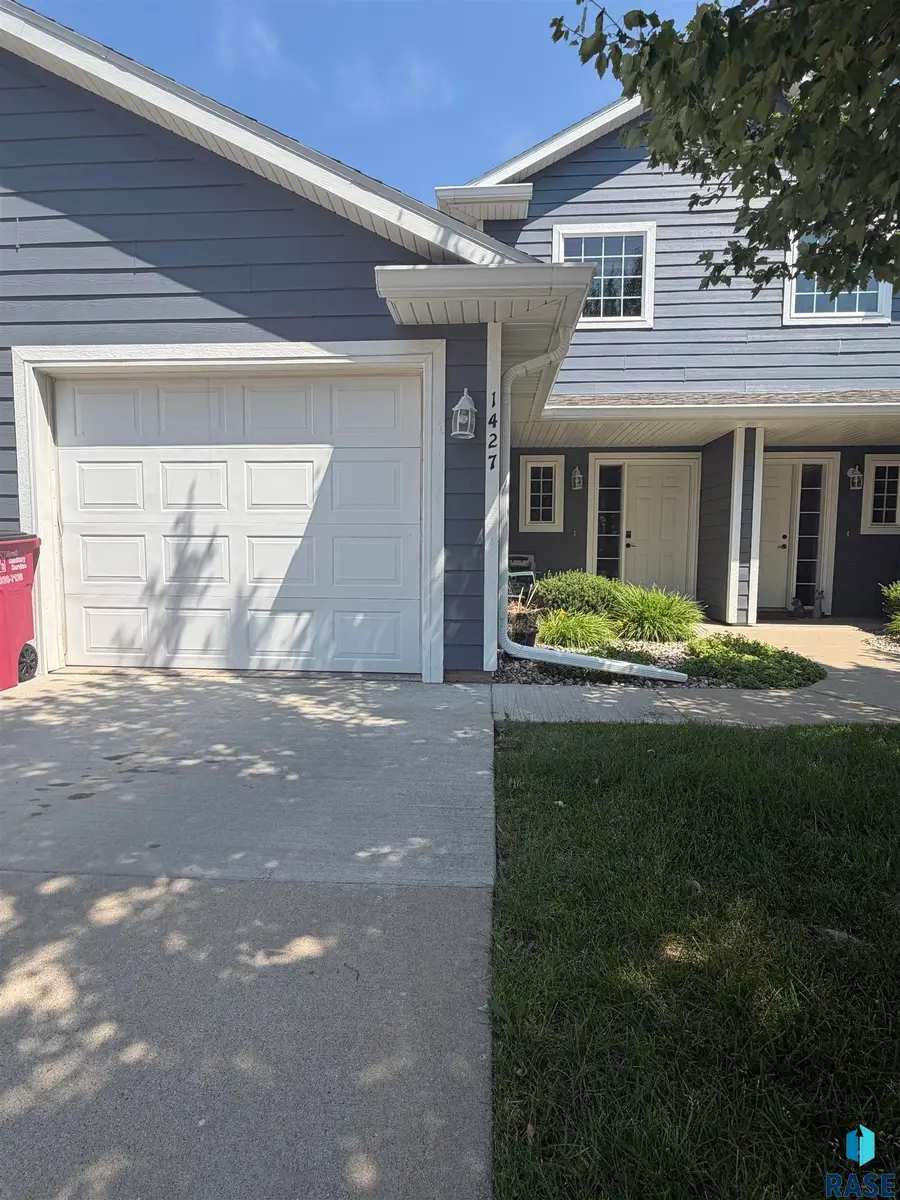 1427 N Conifer Pl, Sioux Falls, SD 57107 - #3
