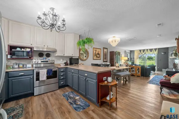 1111 S Bridgeport Pl, Sioux Falls, SD 57106