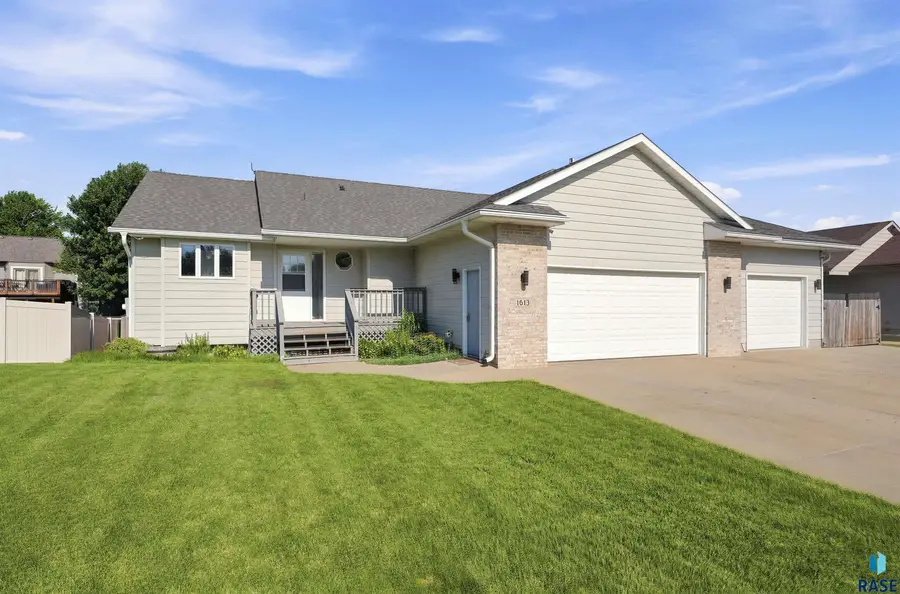 1613 S Purdue Ave, Sioux Falls, SD 57106 - #2
