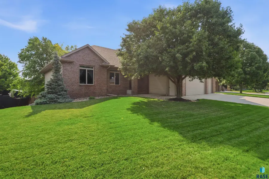 8108 S Copper Ridge Rd, Sioux Falls, SD 57108 - #2
