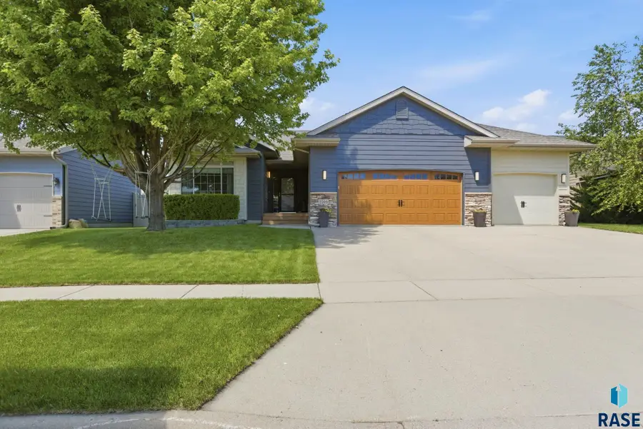 2205 S Katie Ave, Sioux Falls, SD 57106 - #2