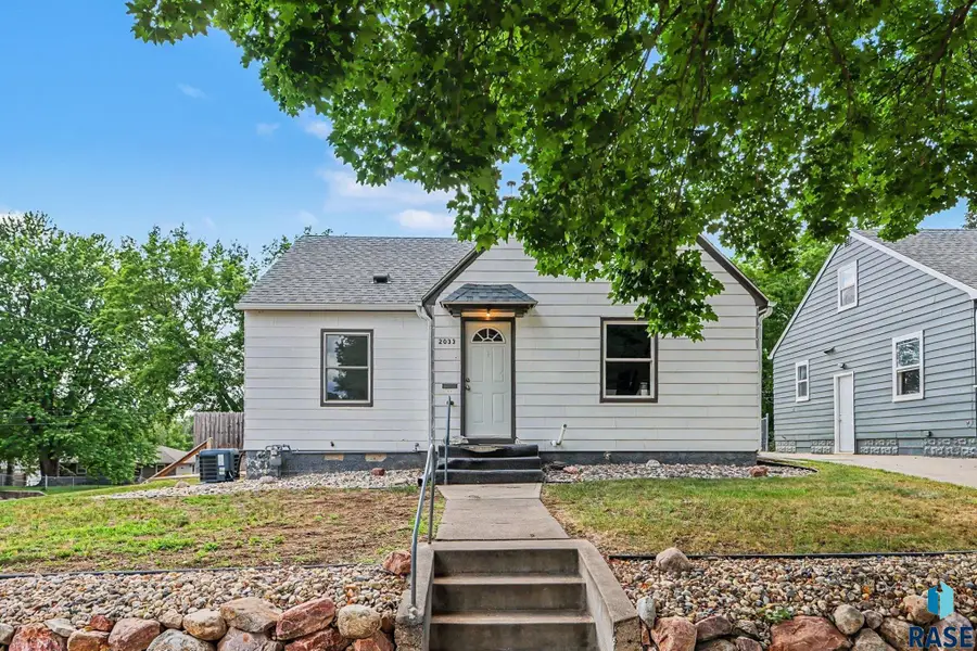 2033 S Euclid Ave, Sioux Falls, SD 57105 - #2