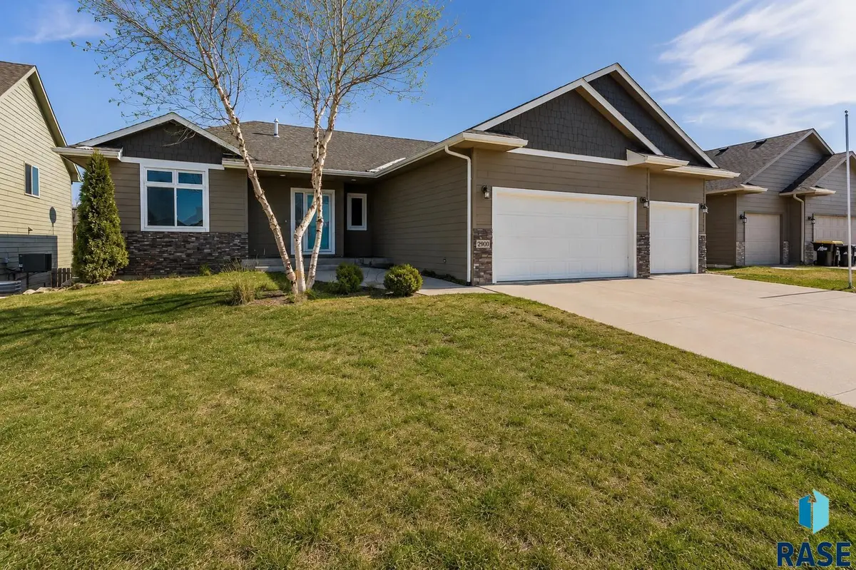 2900 S Statice Ave, Sioux Falls, SD 57106 - #1