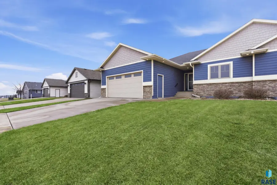 3619 S Infield Ave, Sioux Falls, SD 57110 - #2