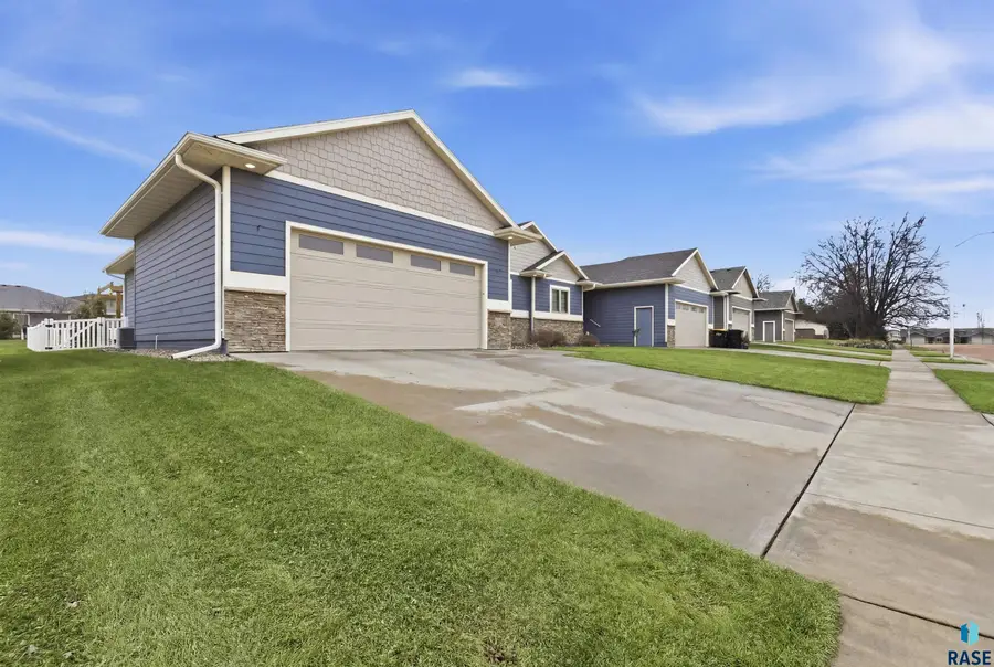 3619 S Infield Ave, Sioux Falls, SD 57110 - #3