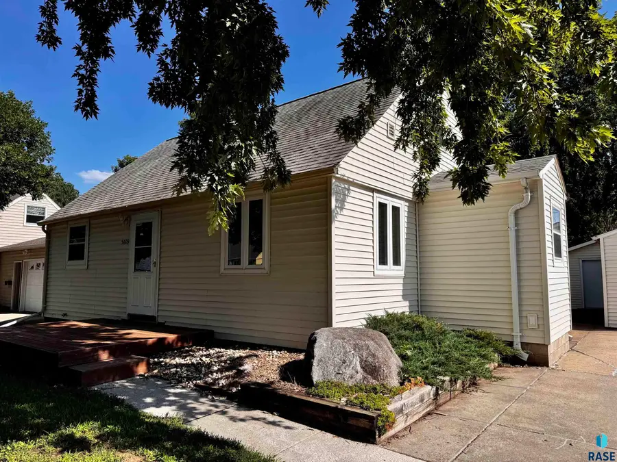 5609 W 15th St, Sioux Falls, SD 57106 - #3