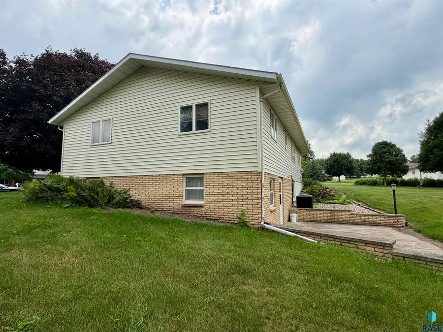 1111 Elm Cv, Luverne, MN 56156 - #2