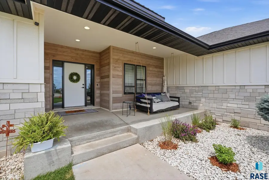 2710 W Little Oak Cir, Sioux Falls, SD 57108 - #2