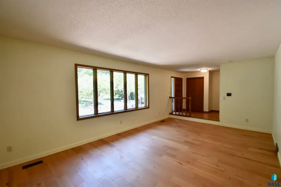 2421 E Marson Dr, Sioux Falls, SD 57103 - #2