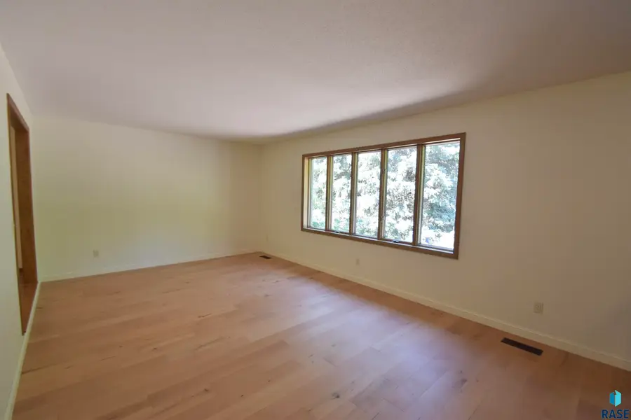 2421 E Marson Dr, Sioux Falls, SD 57103 - #3