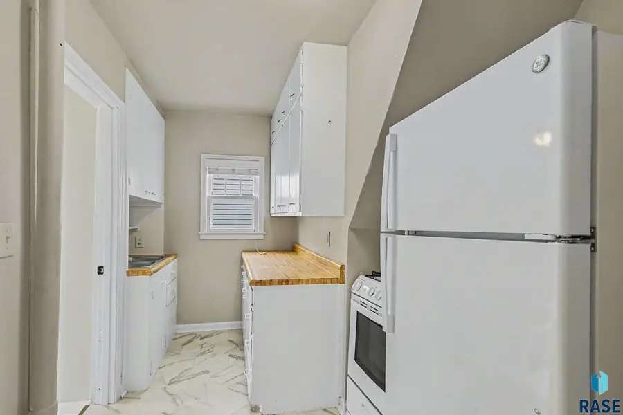 1305 E 12th St, Sioux Falls, SD 57103 - #3