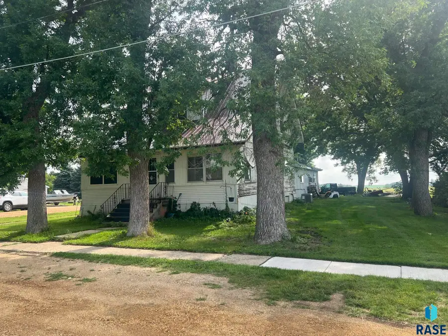 300 Ridge St, Jasper, MN 56144 - #3