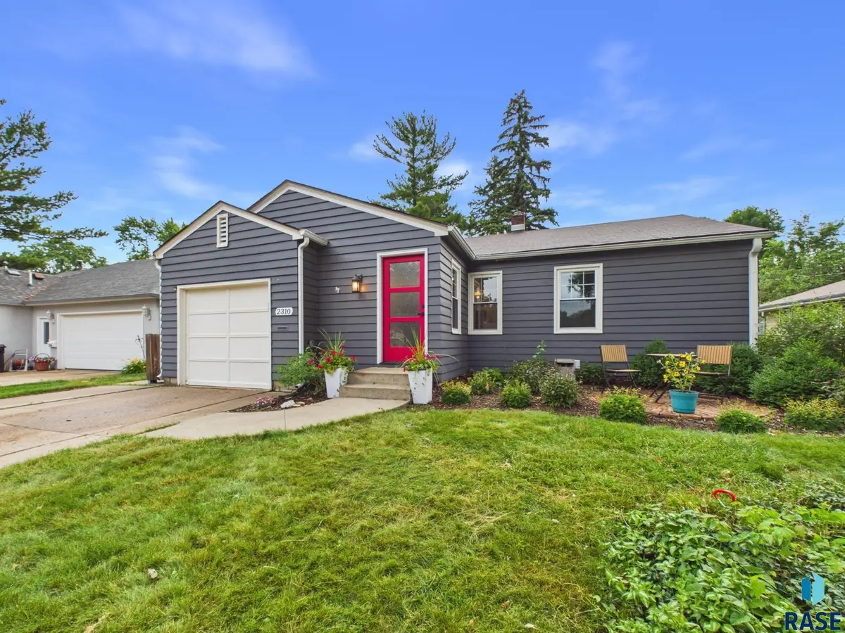 2310 S 1st Ave, Sioux Falls, SD 57105 - #1