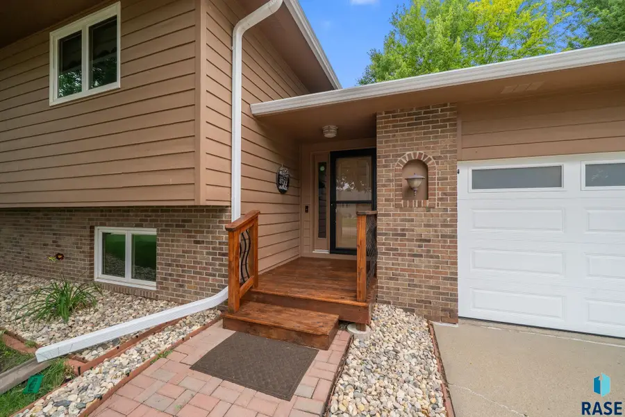 1613 S Larkspur Trl, Sioux Falls, SD 57106 - #3