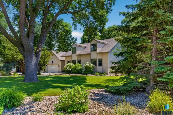 2812 S Jonathan Ln, Sioux Falls, SD 57103