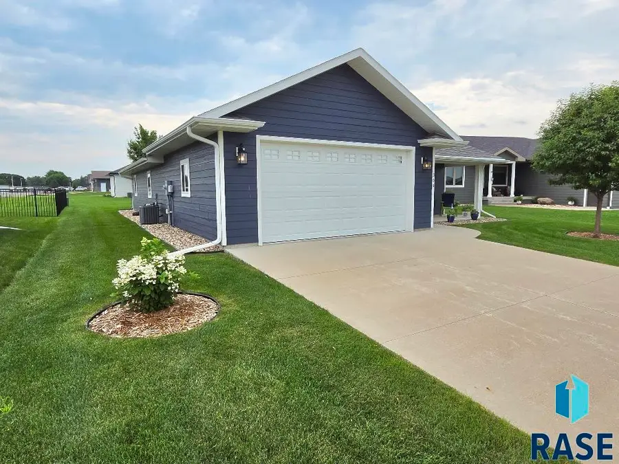 309 Joplin St, Vermillion, SD 57069 - #3