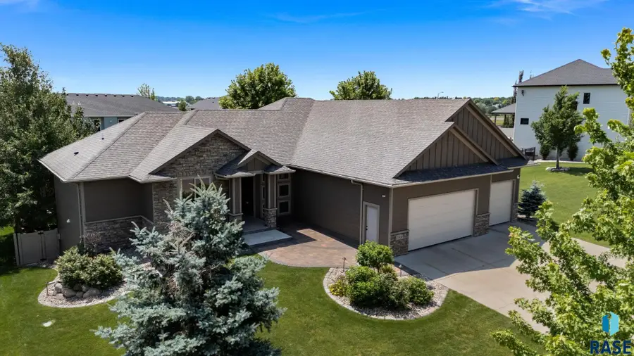 7309 E Donnelly Dr, Sioux Falls, SD 57110 - #2