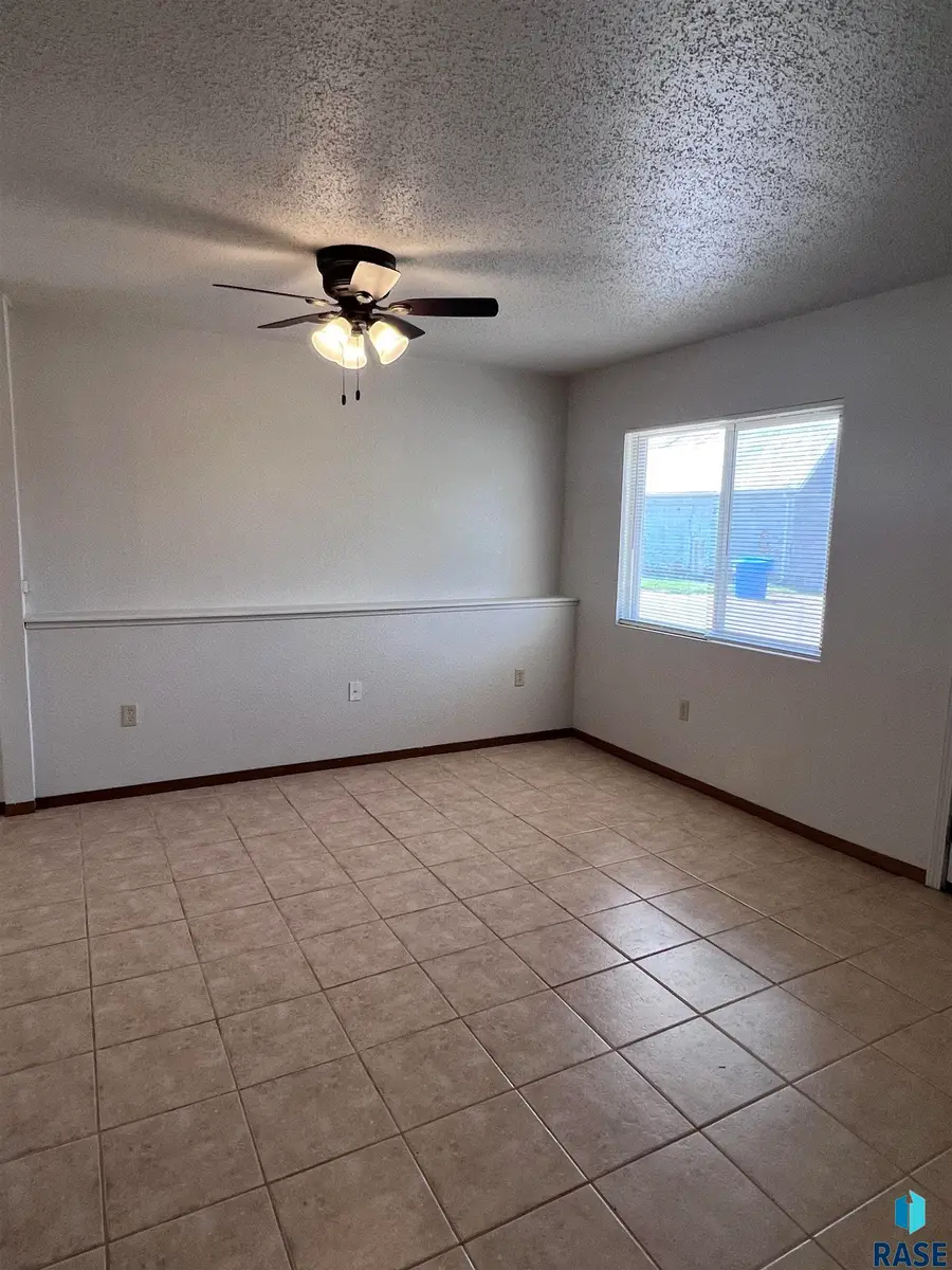13 W National St, Vermillion, SD 57069 - #2