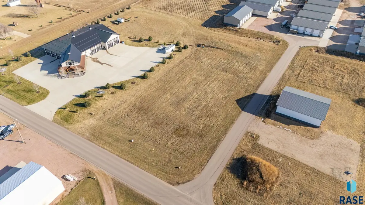 602 S Garfield Ave, Dell Rapids, SD 57022 - #1