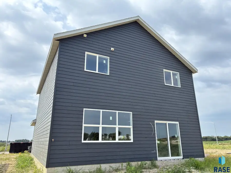 6512 W Goldberg Dr, Sioux Falls, SD 57107 - #2