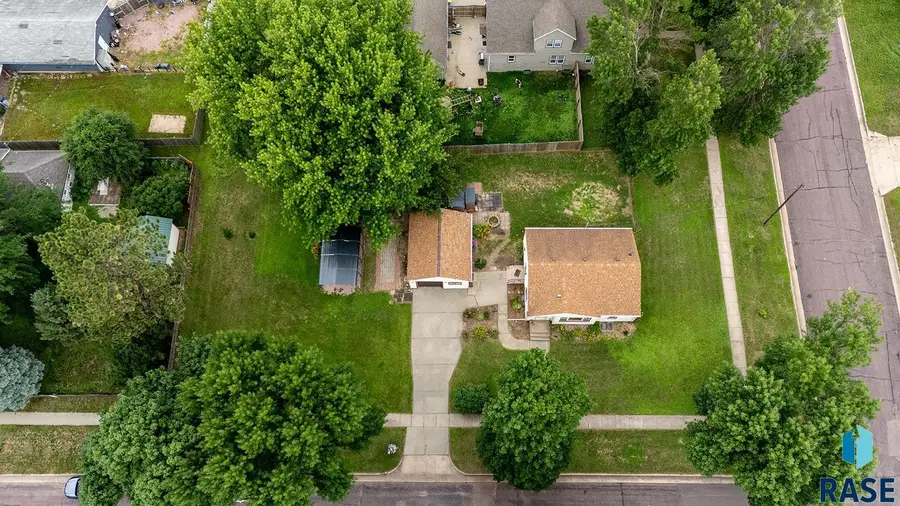 808 2nd St, Garretson, SD 57030 - #3