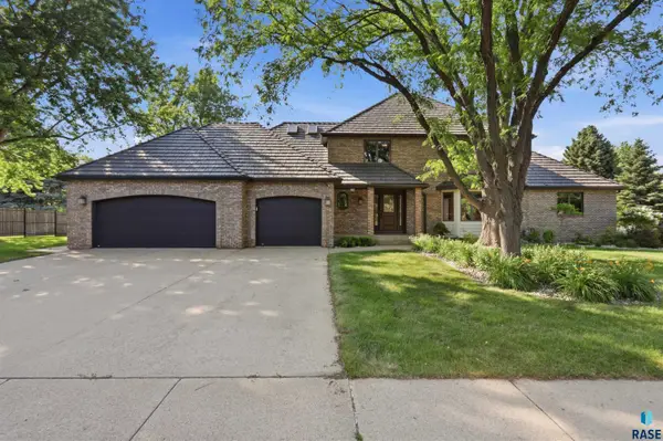 904 W Chicory Ln, Sioux Falls, SD 57108