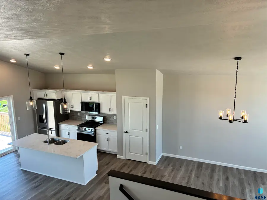 2009 N Goldberg Cir, Sioux Falls, SD 57107 - #3
