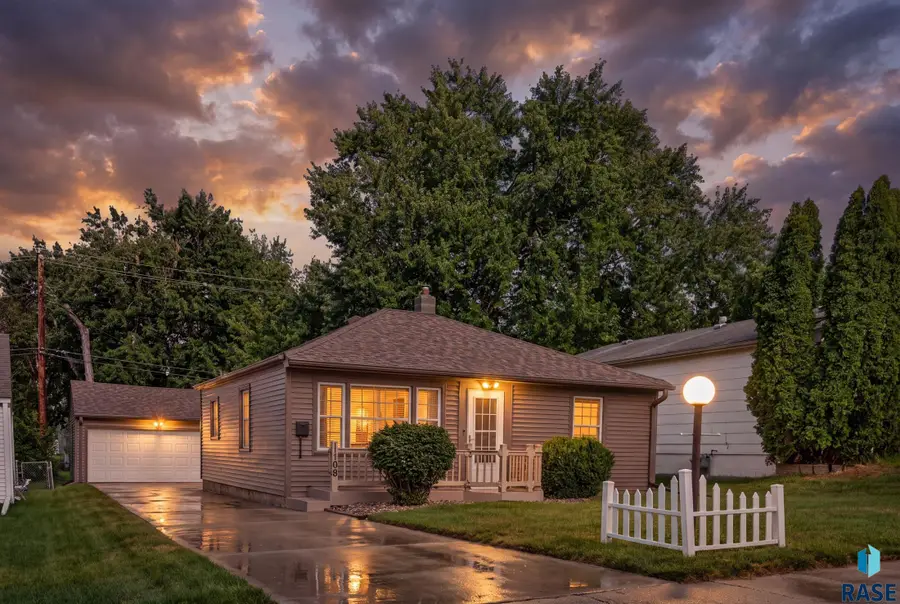 1108 S Van Eps Ave, Sioux Falls, SD 57105 - #2