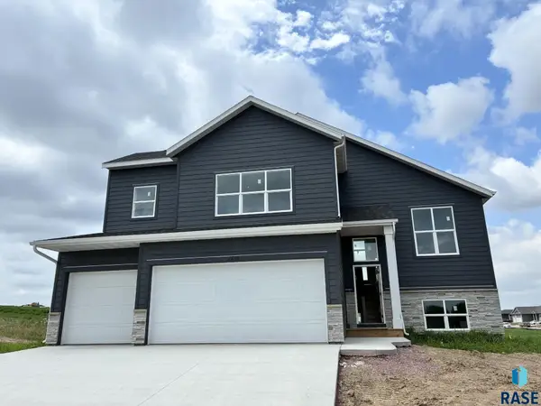 2609 S Copper Creek Ave, Sioux Falls, SD 57110