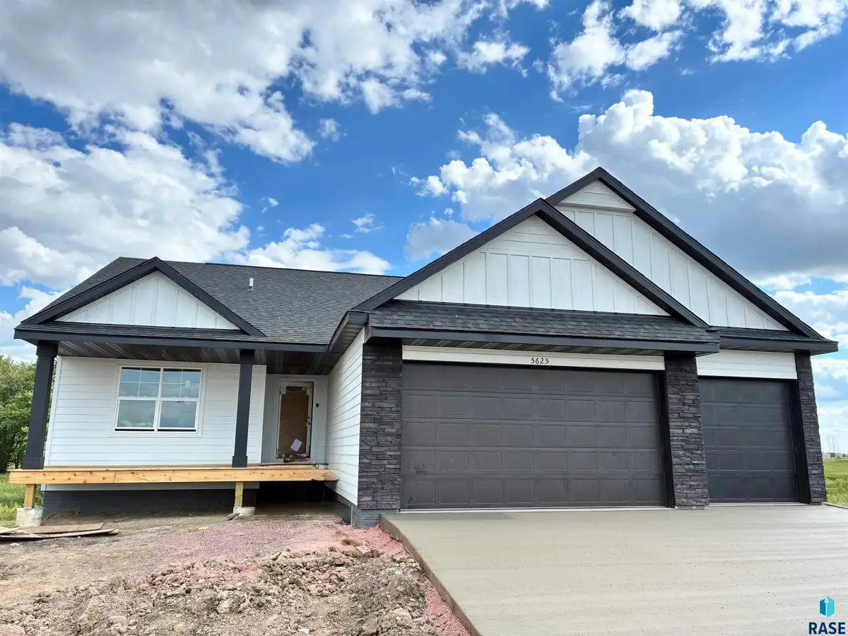 5625 E Ashwood Cir, Sioux Falls, SD 57108 - #1