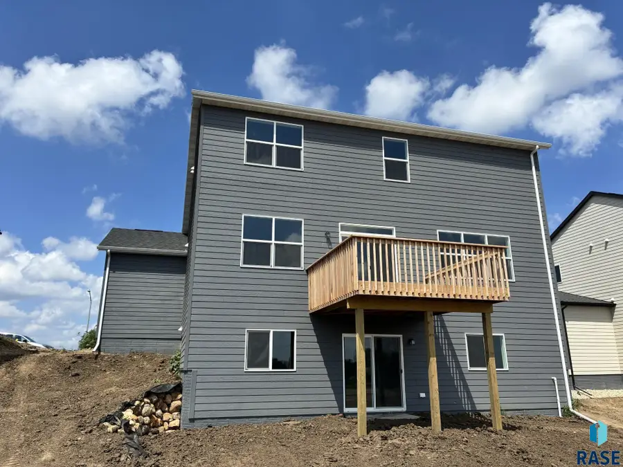 2616 S Copper Creek Ave, Sioux Falls, SD 57110 - #2