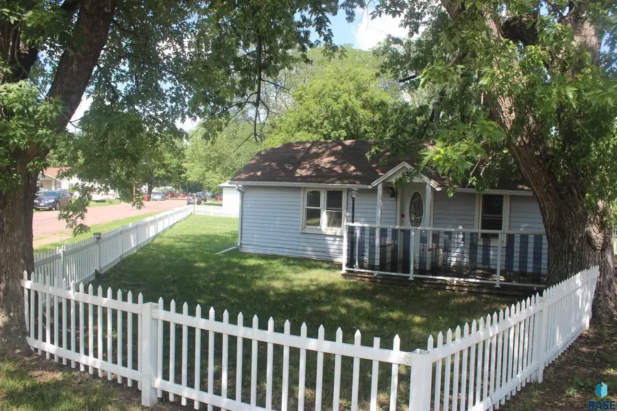1014 Kennedy Dr, Yankton, SD 57078 - #2