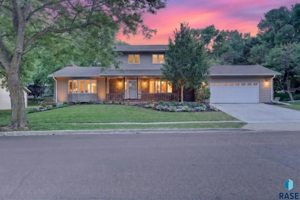 2429 E Stanton Dr, Sioux Falls, SD 57103 - #1