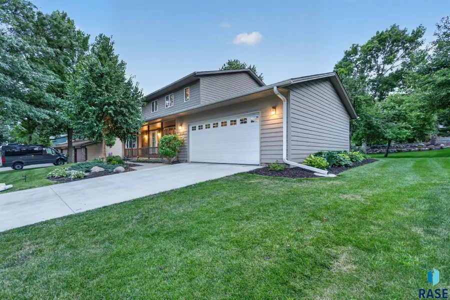 2429 E Stanton Dr, Sioux Falls, SD 57103 - #2