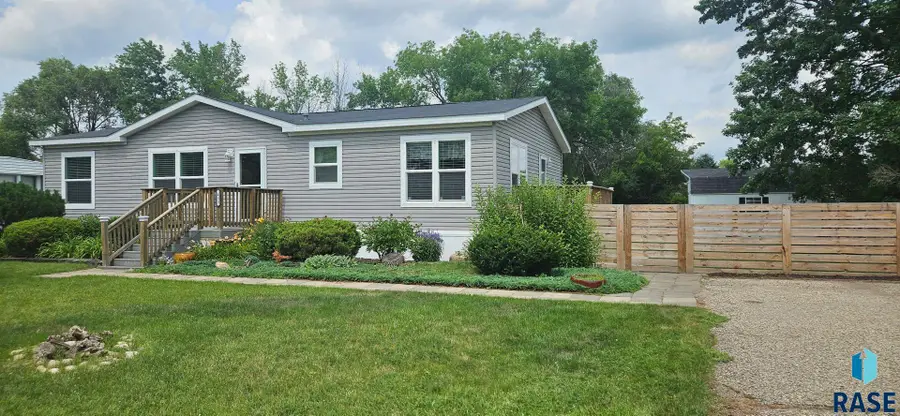 433 W Wye Mesa, Brookings, SD 57006 - #2