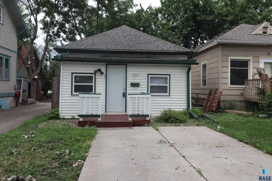 1312 E 5th St, Sioux Falls, SD 57103 - #2