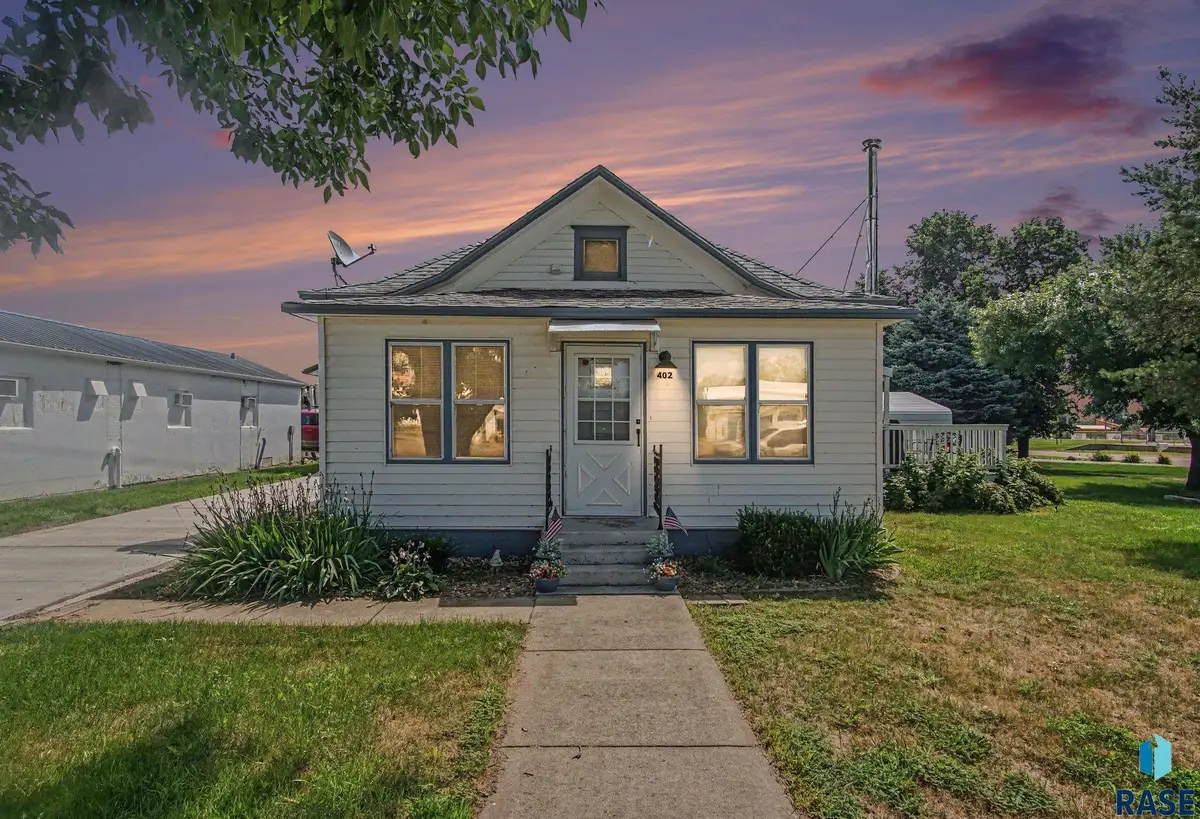 402 S Maple St, Howard, SD 57349 - #1