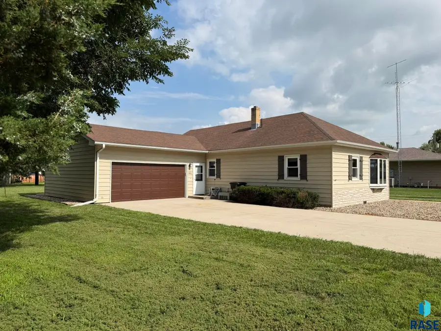 931 Curry St, Scotland, SD 57059 - #2