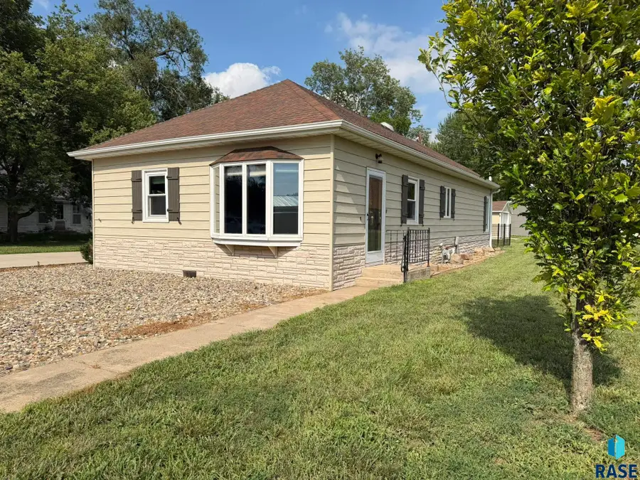931 Curry St, Scotland, SD 57059 - #3