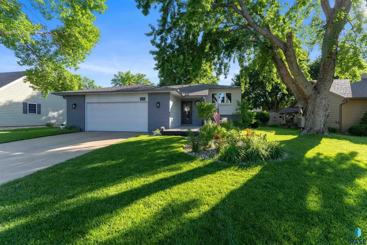 2309 S Dover Dr, Sioux Falls, SD 57106 - #1