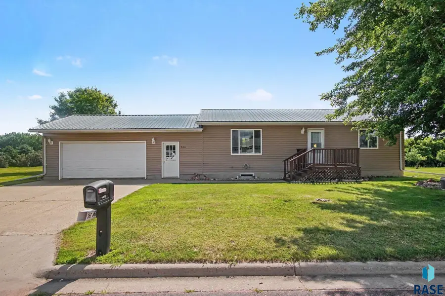 706 S Maple St, Howard, SD 57349 - #2