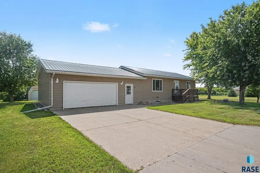 706 S Maple St, Howard, SD 57349 - #3