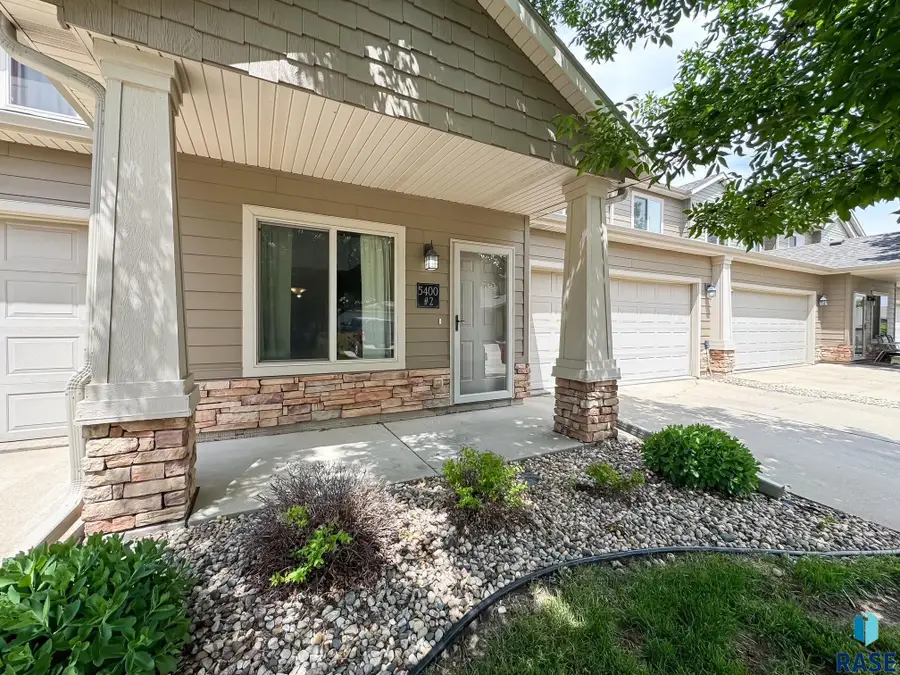 5400 S Cobblestone Pl #2, Sioux Falls, SD 57108 - #2