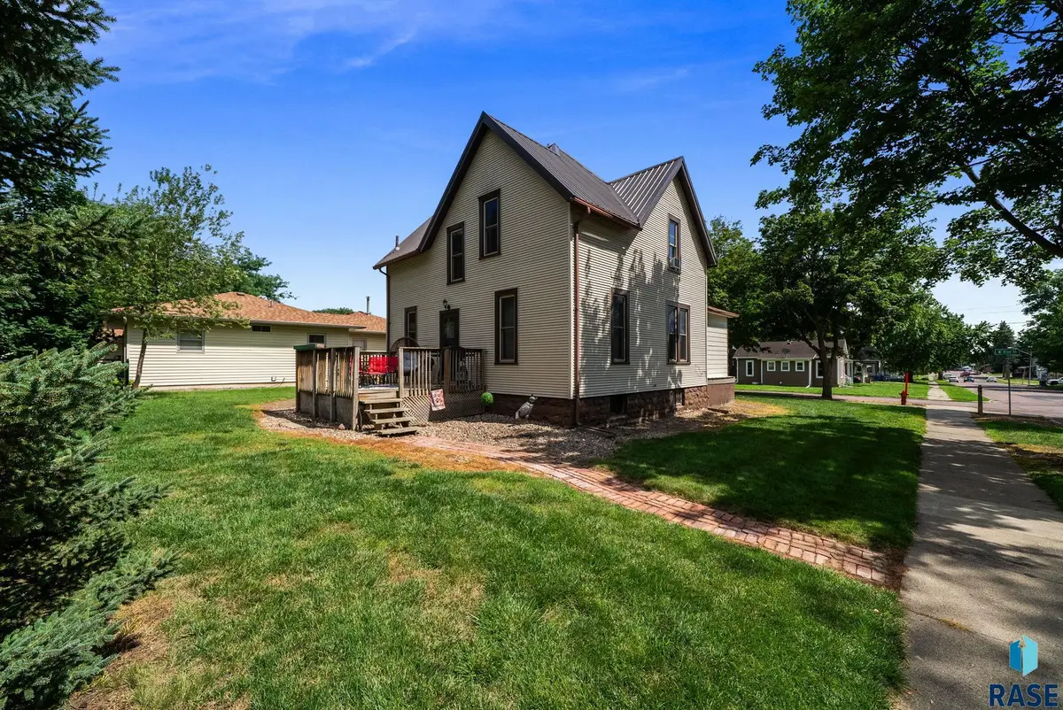304 E 2nd St, Canton, SD 57013 - #1