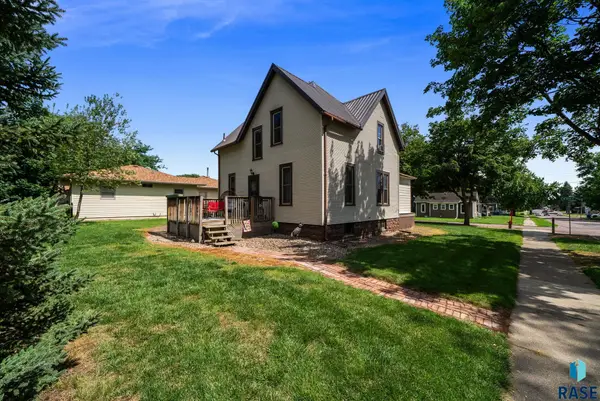 304 E 2nd St, Canton, SD 57013