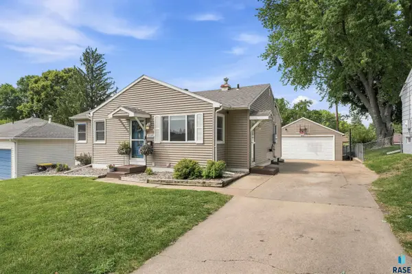 3108 E 18th St, Sioux Falls, SD 57103