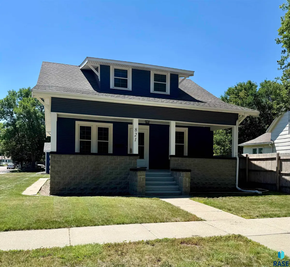 821 E 2nd Ave, Mitchell, SD 57301 - #1